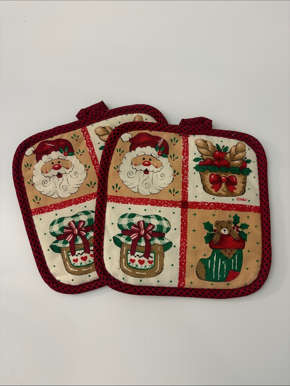 Vtg B&D Christmas Santa & Stocking Quilted Kitchen Pot Holders Set of 2